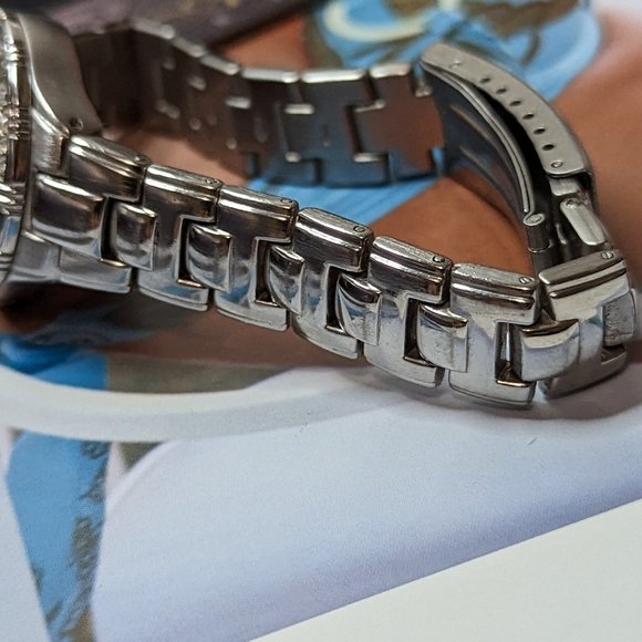 Dale Earnhardt jr watch For Women Dazzle Crown Dial and is Working main image 5
